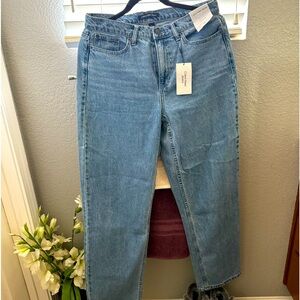 NWT-Calvin Klein, 90s fit, wide leg jeans. Size 29.